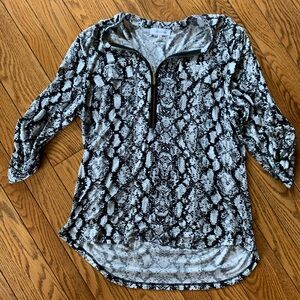 Calvin Klein high low shirt size large